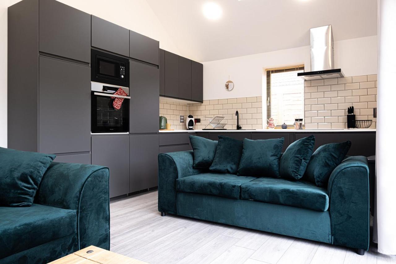 7 Guests - 4 Bedroom - Free Wi-Fi - Kettering Exterior foto